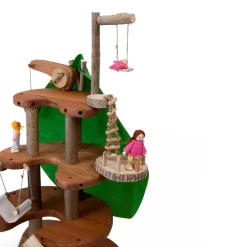 Abenteuer-Baumhaus mit Spielfiguren