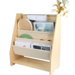 Bücherregal mit Stofffächern