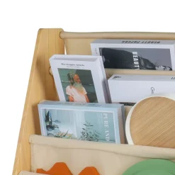 Bücherregal mit Stofffächern