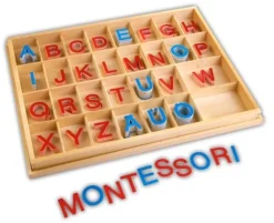 Bewegliches Alphabet - Großbuchstaben im Holzkasten