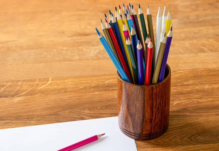 30 Buntstifte in Montessori-Farben