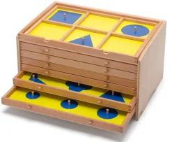 Geometrische Kommode mit Einführungsrahmen
