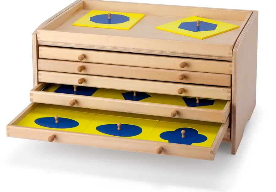 Geometrische Kommode mit Einführungsrahmen