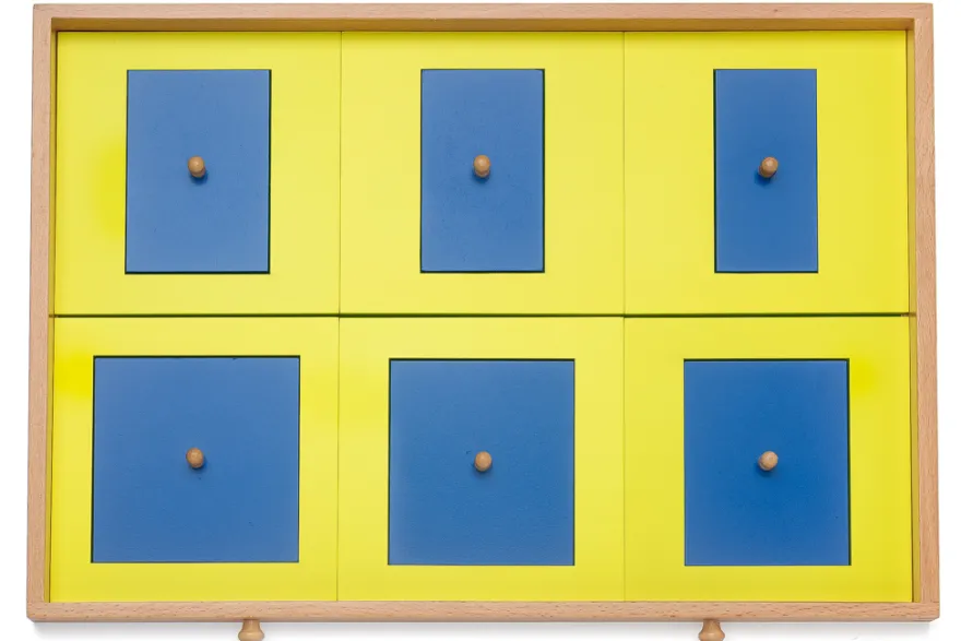 Geometrische Kommode mit Einführungsrahmen
