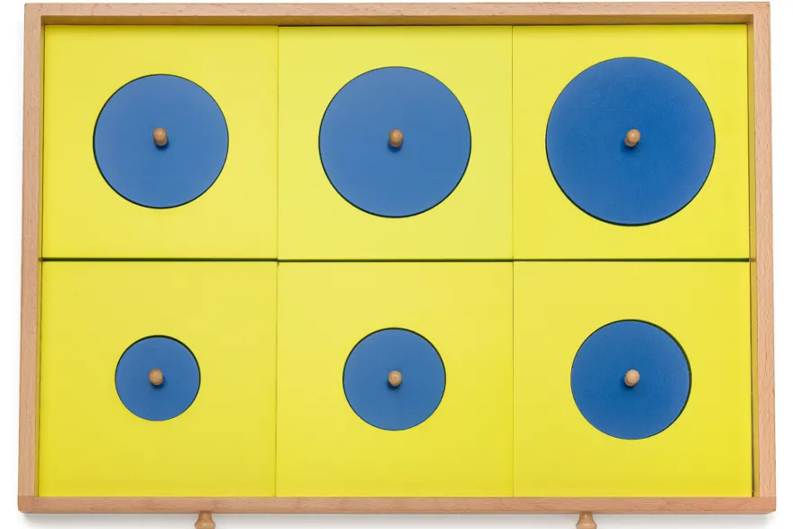 Geometrische Kommode mit Einführungsrahmen