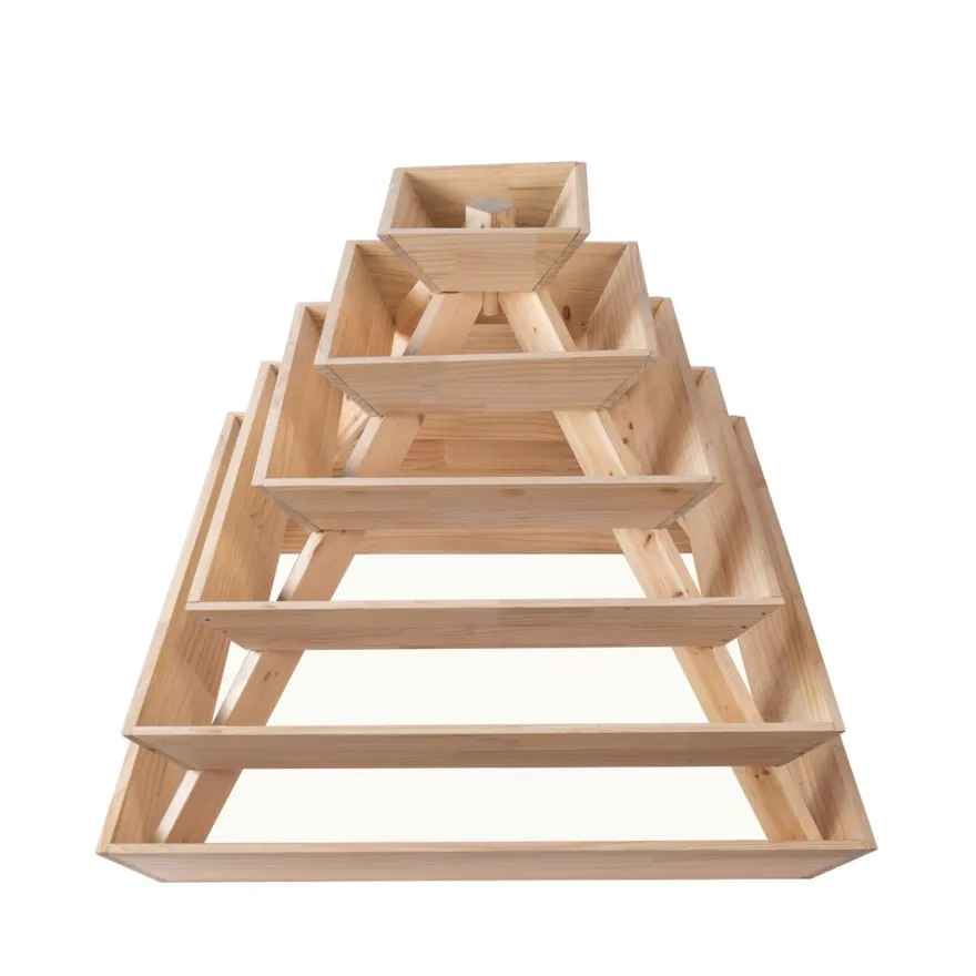Große Pflanzpyramide aus witterungsbeständigem Lärchenholz - ideal als Erdbeerpyramide und Kräuterpyramide