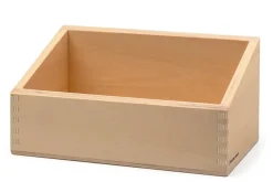 Holzkasten mit angeschrägter Öffnung