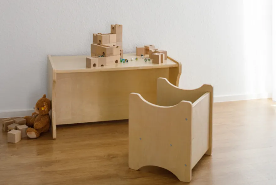 Kindersitzgruppe mit 2 kleinen Stühlen und einem Tisch - abwischbare Premiumqualität