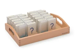 Klassensatz: 20 Schüttelboxen auf einem Holztablett mit Arbeitskartei