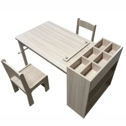 Kreativ-Ecke für Kinder - 1 Tisch mit zwei Stühlen und Regal