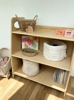 Montessori-Regal aus Holz - abwischbare Premiumqualität