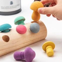 Steckspiel mit bunten Pilzen